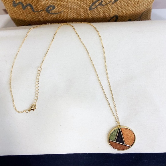 🎀 • Geometric Wooden Round Boho Necklace • - Picture 2 of 4